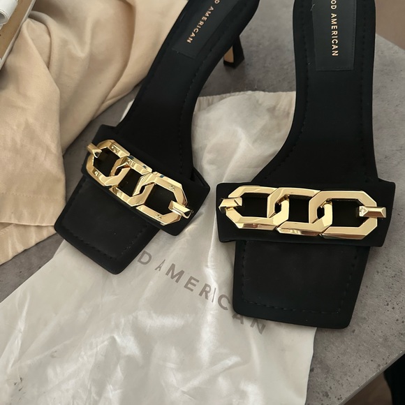 Good American heel - Picture 2 of 3